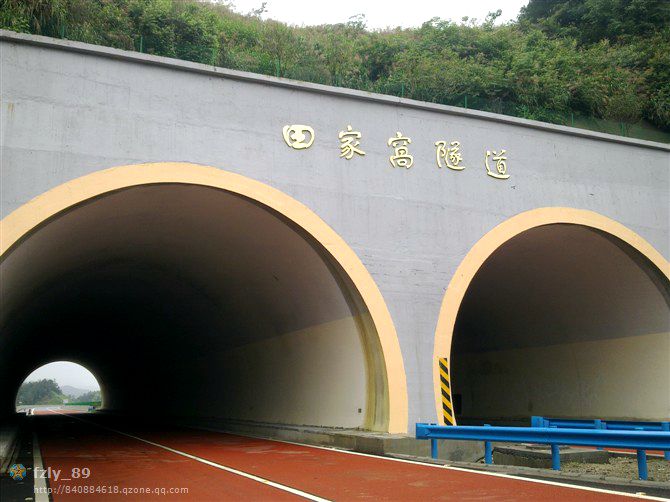2012年12月28日杭瑞高速公路咸宁段建成通车隧道图_副本_副本